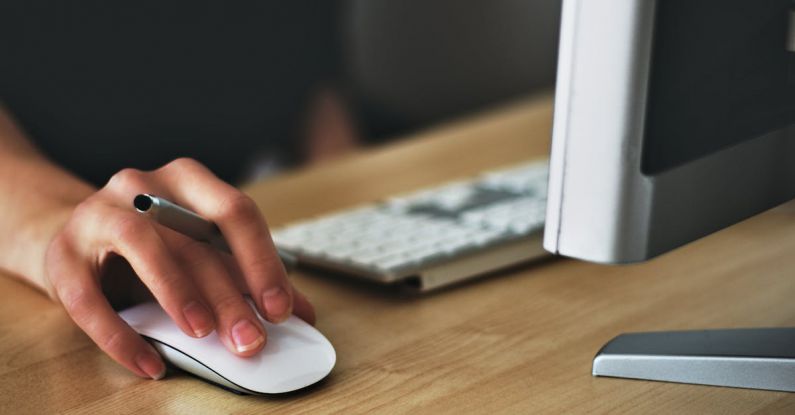 Pc - Person Holding Apple Magic Mouse